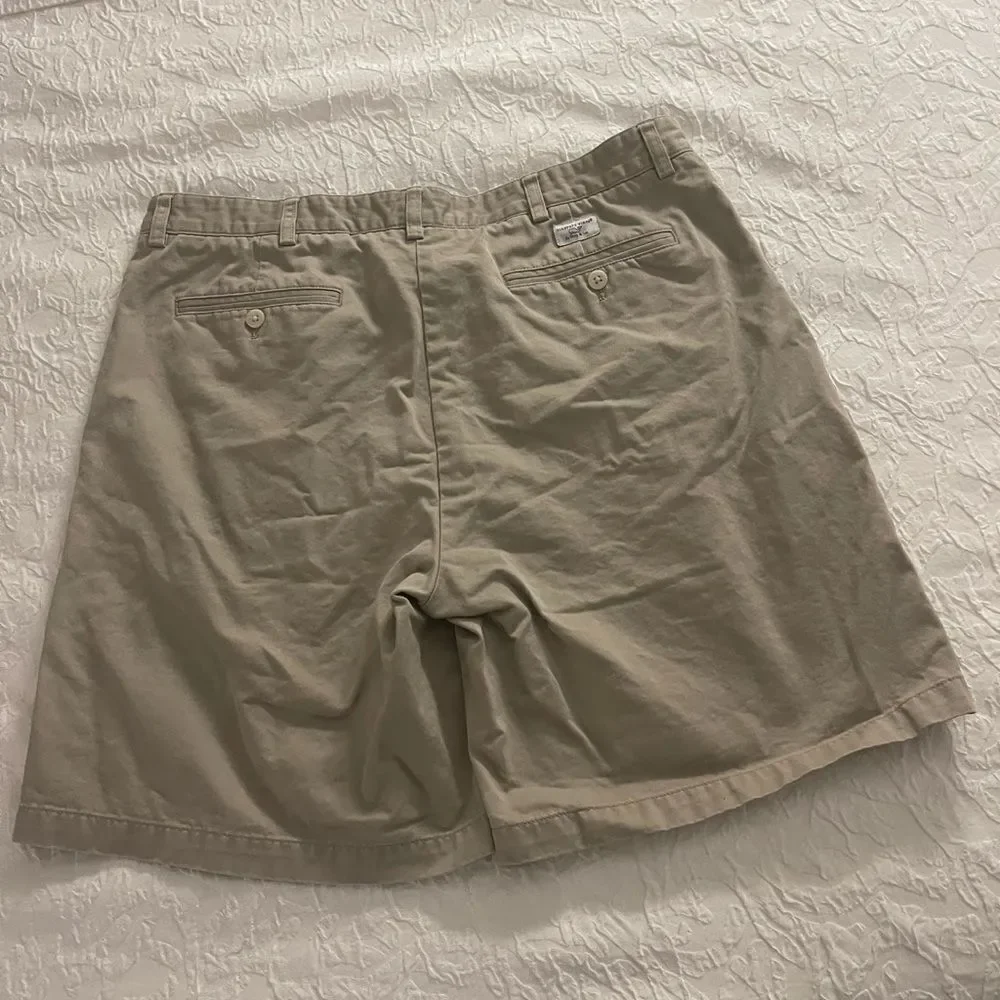 Vineyard Vines‎ khaki shorts size 38